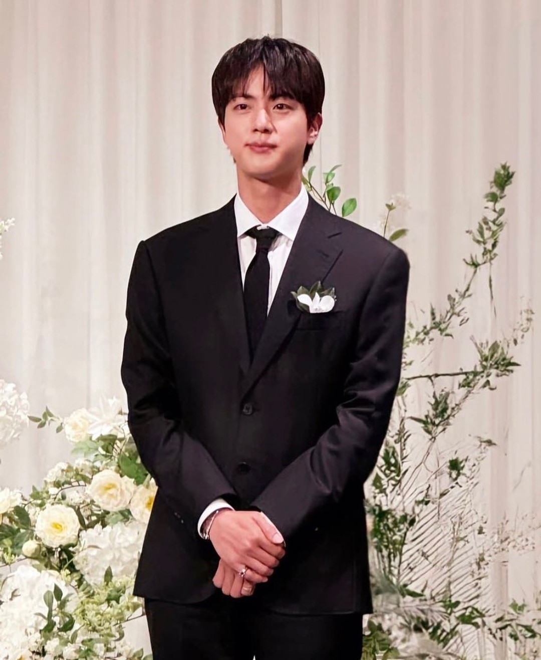 BTSās Jin impresses as MC at his 6th wedding