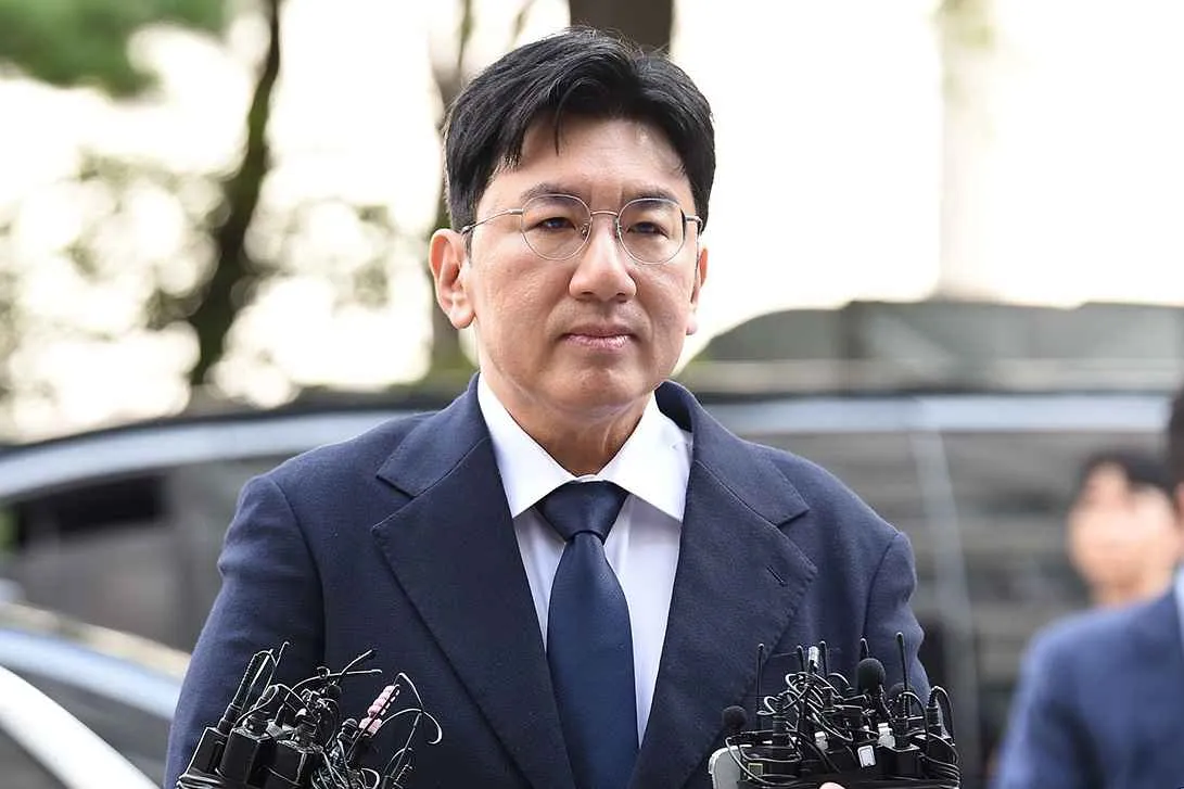 HYBE Chairman Bang Si Hyuk’s Home Raided by Financial Regulators