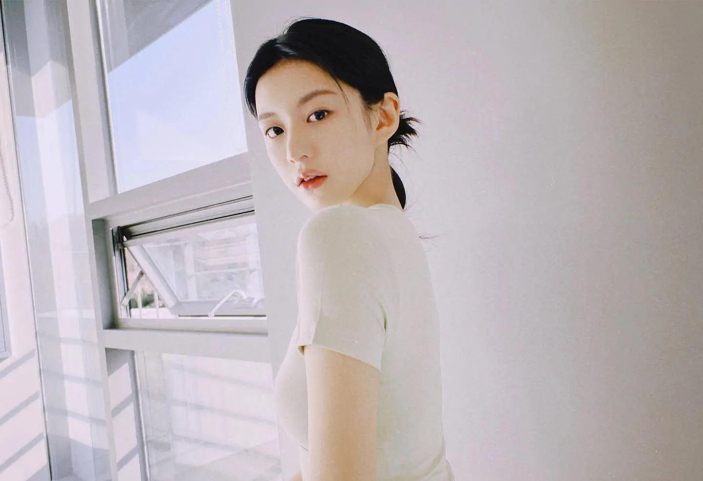 Fiction Becomes Reality: Kim Seon Ho and Go Youn Jung’s Viral Instagram Interaction Melts Hearts