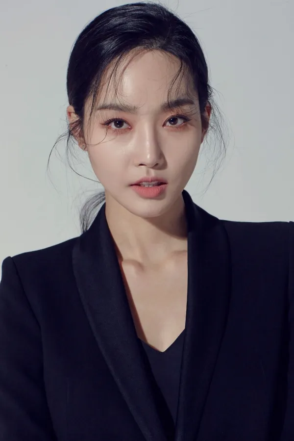 Actress Kim Yoo Mi Parts Ways with SWMP After 6 Years, Enters Free Agency