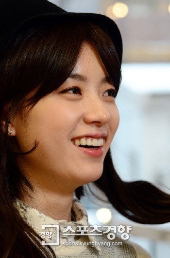 Han Hyo Joo Surprises Fans: Graduates from Buddhist University While Remaining Catholic