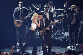 Living rent-free in my head : That Rosé x Bruno kiss !