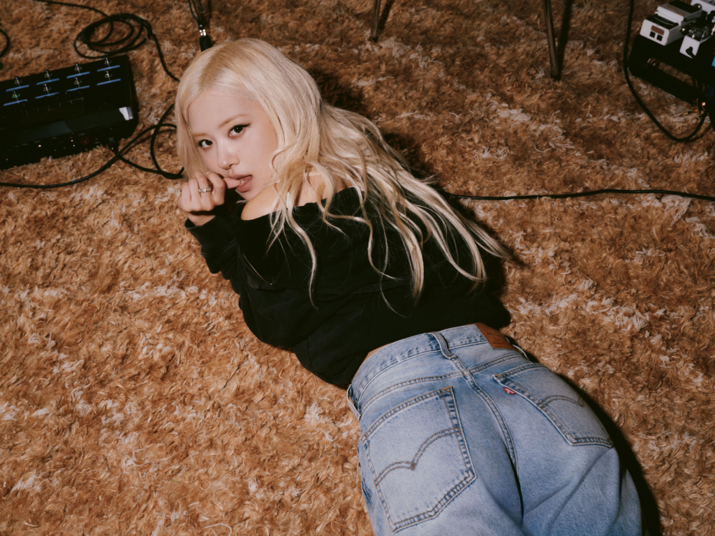 Rosé x Levi’s is HERE !