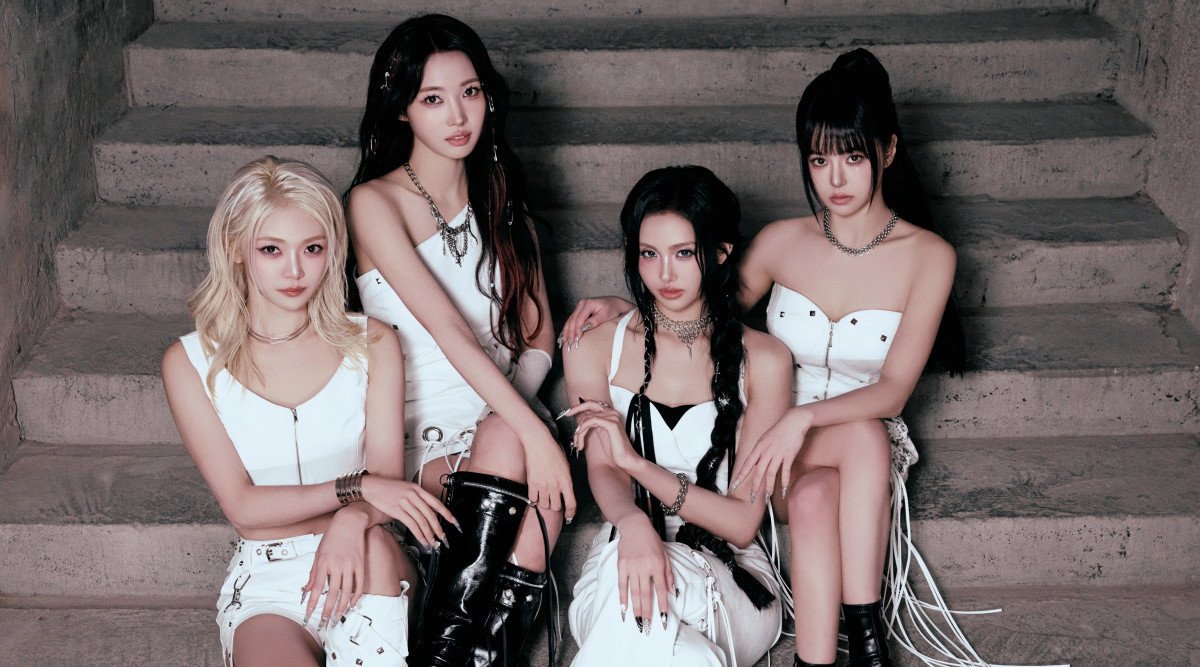 EVERGLOW Returns as Four with ‘CODE’ & 2026 World Tour