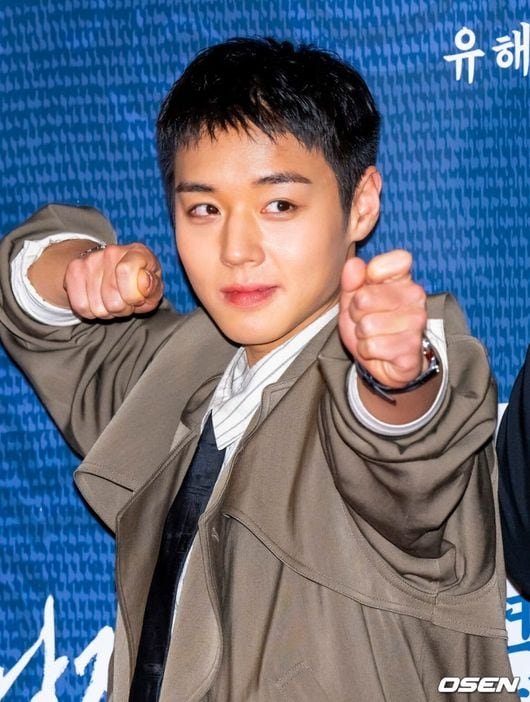 Park Ji Hoon’s 17yo Photos Spark Tears Over Box Office Hit