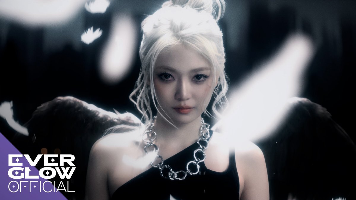 EVERGLOW Returns: Four Members, ‘CODE’ & 2026 World Tour