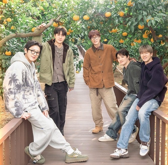 EXO Brings Chaos and Healing to Jeju in ‘Travel the World on a Ladder’ Season 5 Premiere