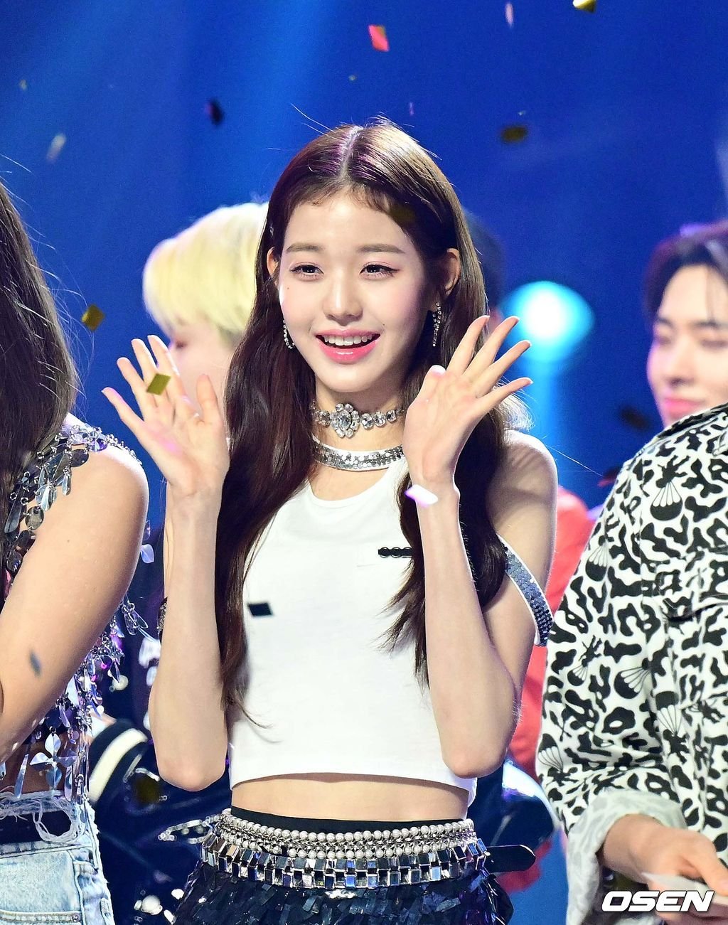 IVE Claims First Music Show Trophy for “BLACKHOLE” on Show Champion