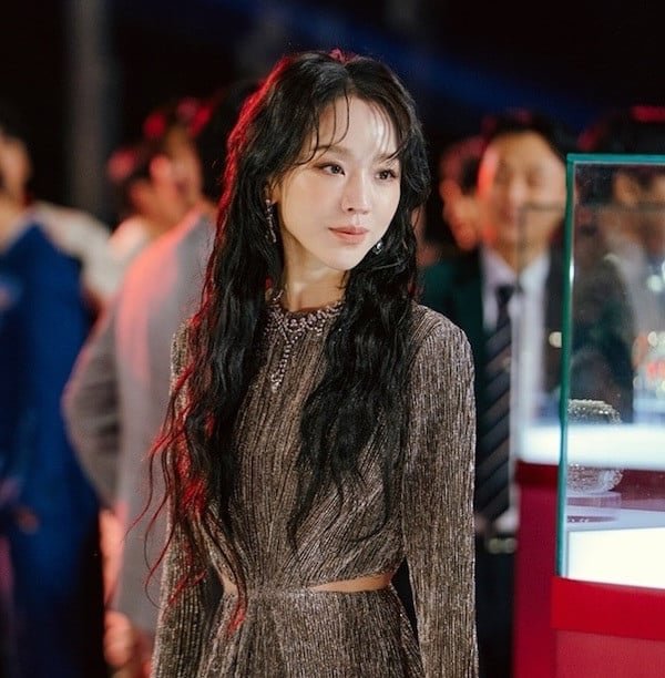 Shin Hye Sun Stuns with Triple Role in Global Netflix Hit ‘The Art of Sarah’