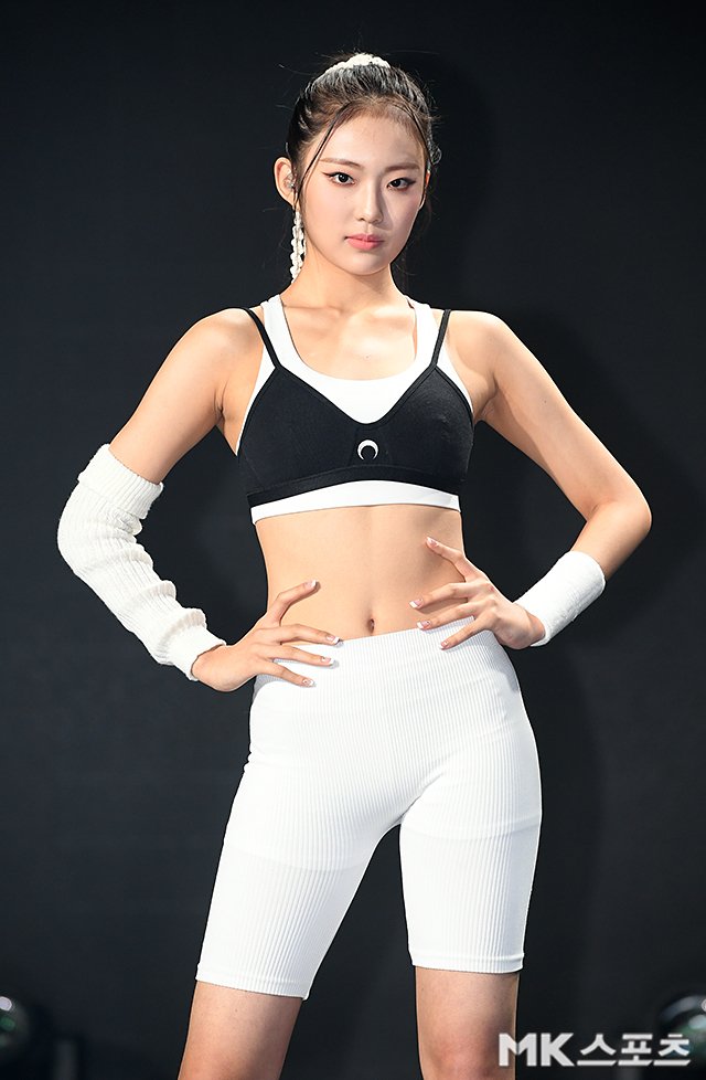 H1-KEY Unveils Nostalgic ‘LOVECHAPTER’ for March Comeback