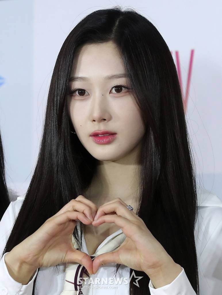 aespa’s Giselle Radiates Ethereal Elegance in Vogue Korea x Loewe Pictorial