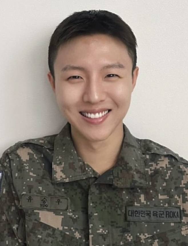 Yoo Seung Woo Returns: Singer Marks Military Discharge with Heartfelt DIY Fan Event