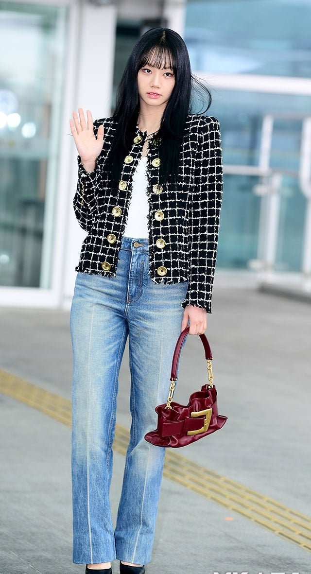 Hyeri turns Incheon Airport into a runway with timeless tweed look ahead of Paris Fashion Week