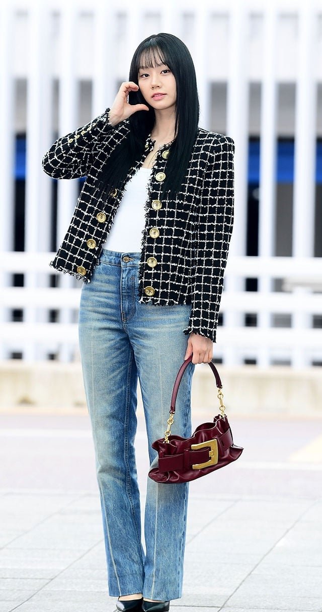 Hyeri turns Incheon Airport into a runway with timeless tweed look ahead of Paris Fashion Week
