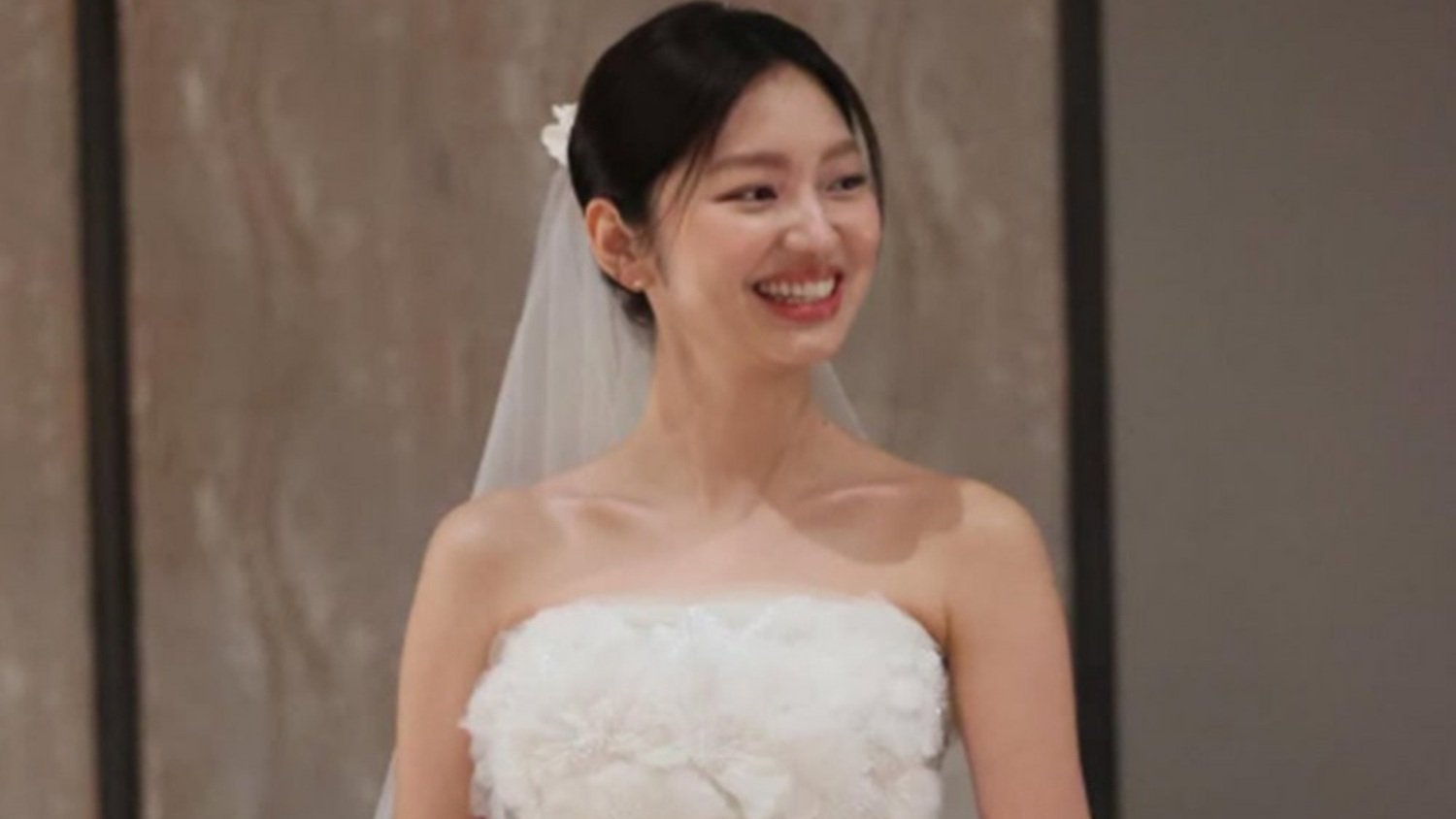 Moon Chae Won Announces June Wedding to Non-Celebrity