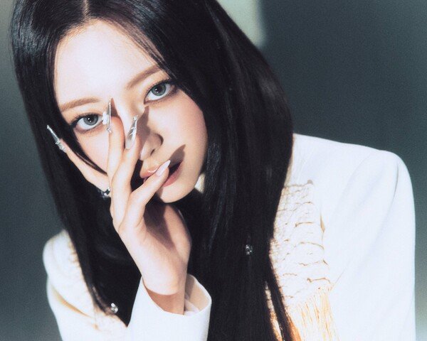 ITZY Teases 12th Mini Album ‘Motto’ With Vintage Photos