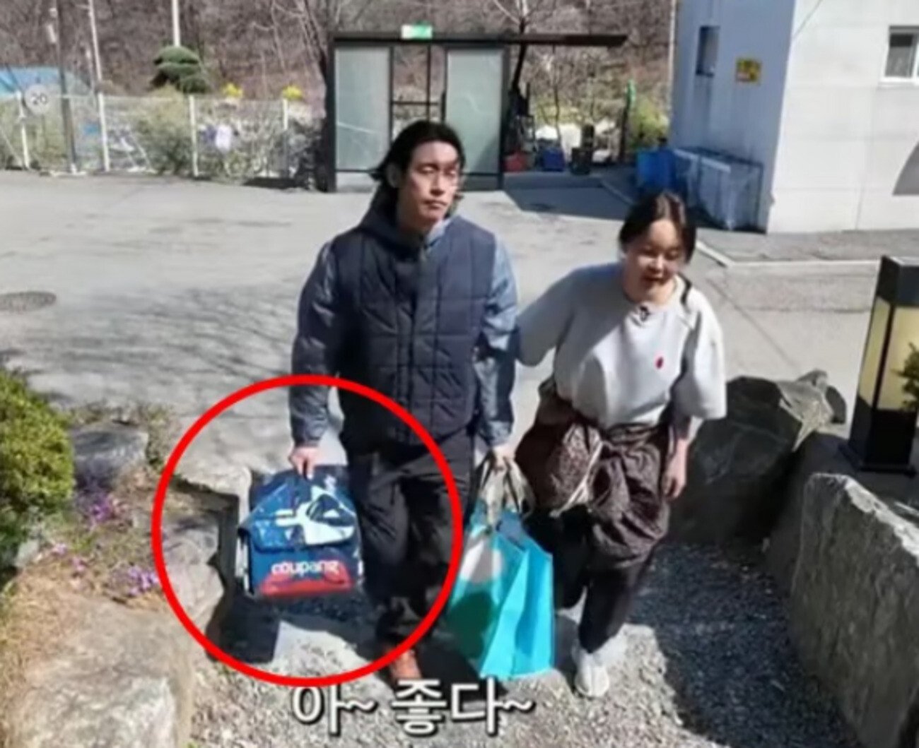 Baek Ji Young Apologizes Over Coupang Bag Controversy