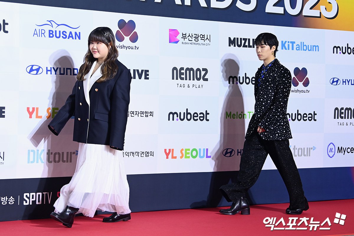 AKMU & KickFlip Dominate Circle Chart Rankings