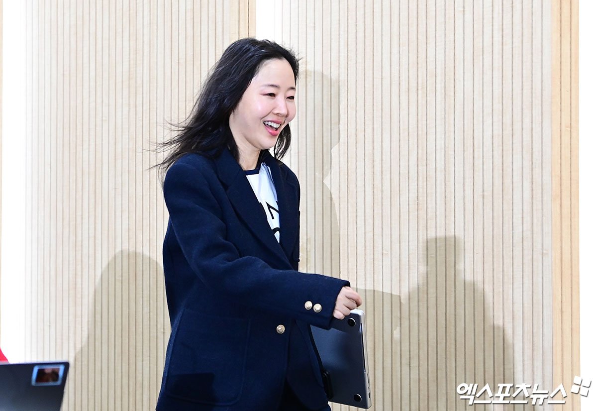ADOR Freezes 7B KRW Assets of Min Hee Jin & Danielle’s Mom