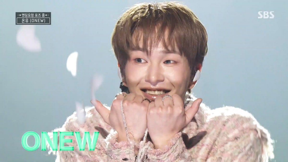 SHINee Onew Charms Taipei Fans in ‘Tough Love’ Meeting