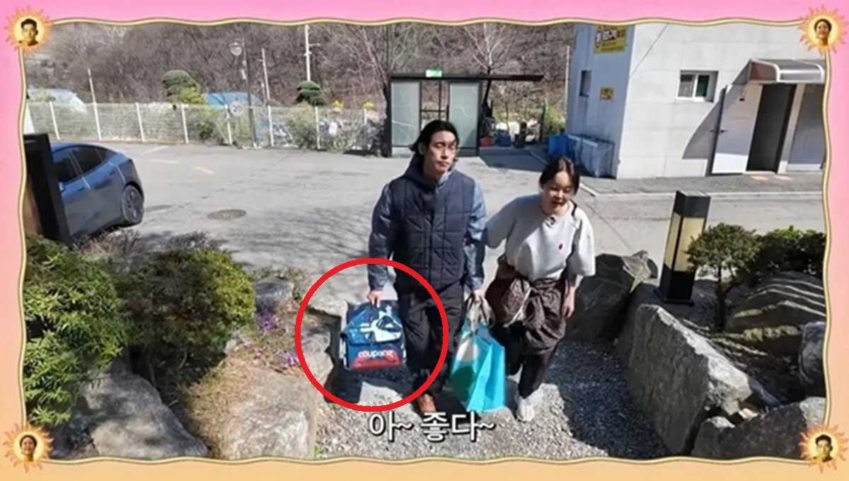 Baek Ji Young Apologizes Over Coupang Bag Controversy