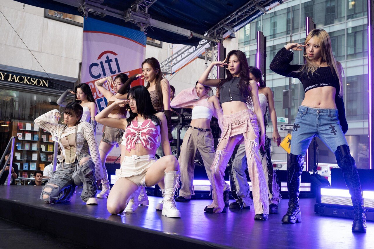 TWICE Sets North American Tour Record With 550K Fans