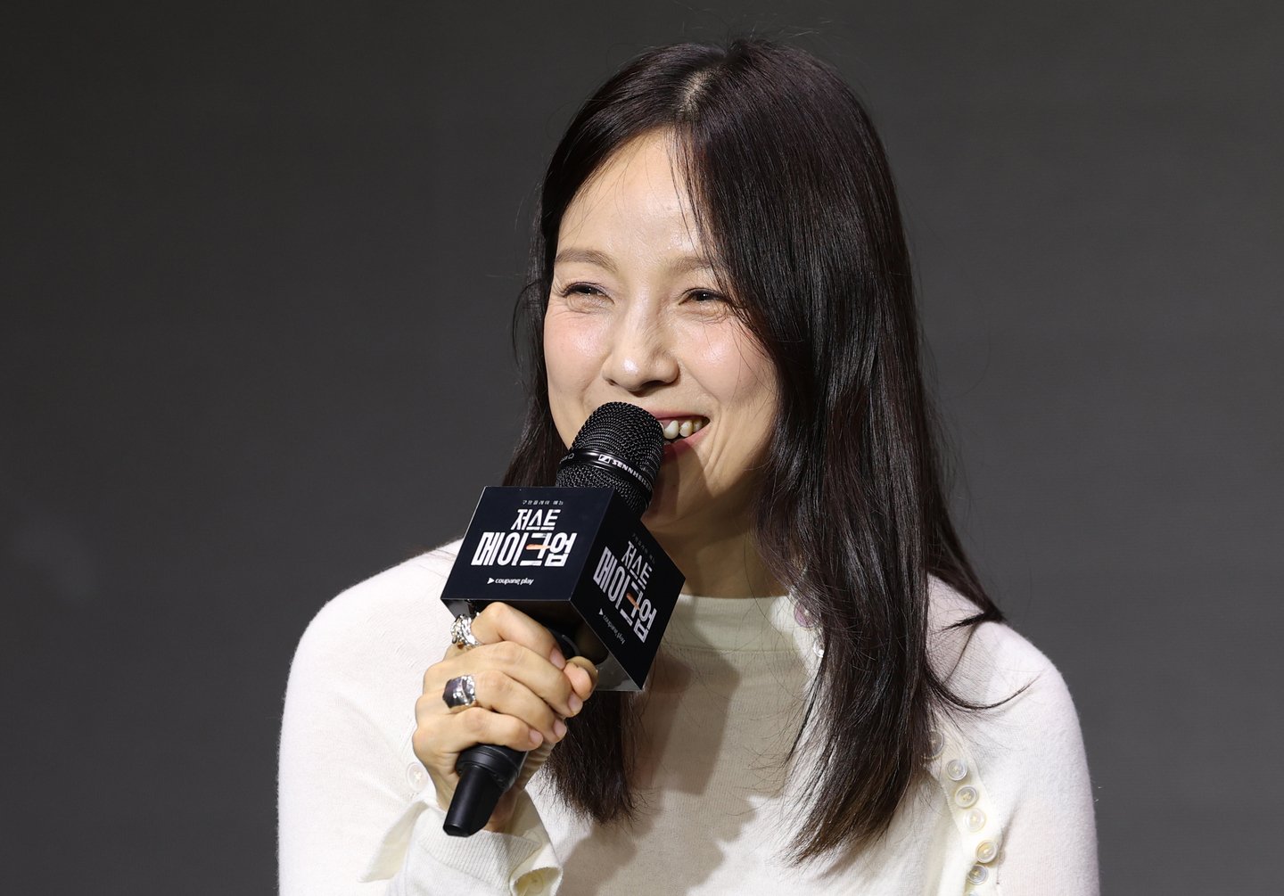 Lee Hyori Sets Rules at Popular Seoul Yoga Studio