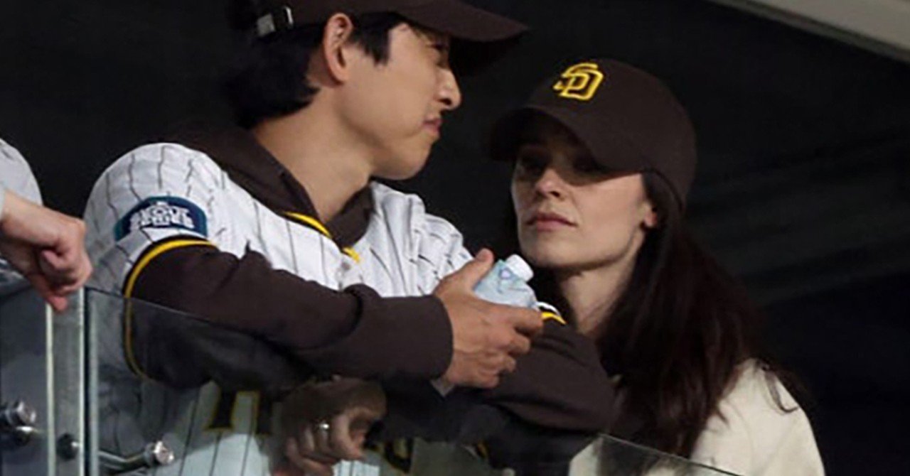 Song Joong Ki & Katy Saunders Stun at First Public Event