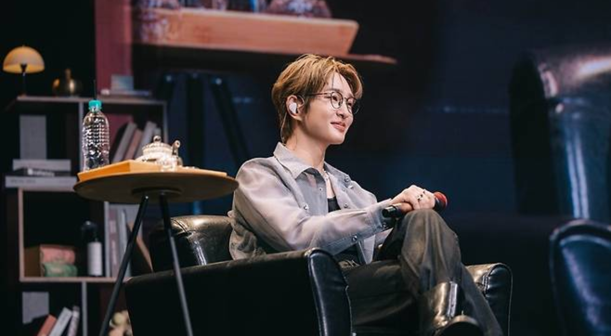 SHINee Onew Charms Taipei Fans in ‘Tough Love’ Meeting