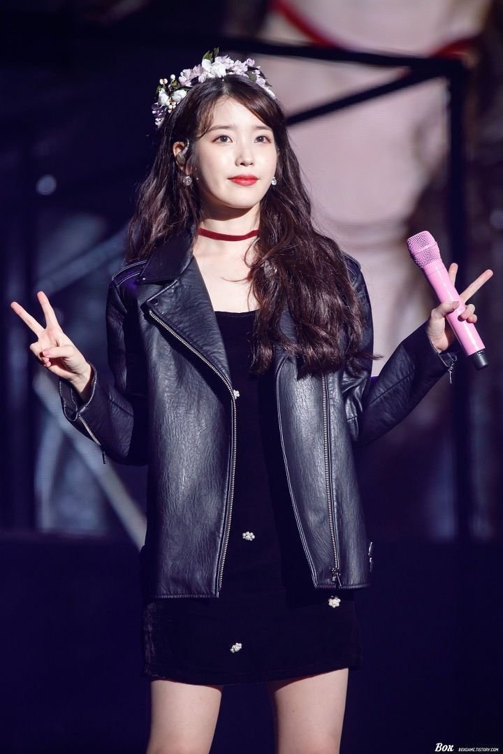 IU Shares Unique Views on Love on ‘Mini Palette’