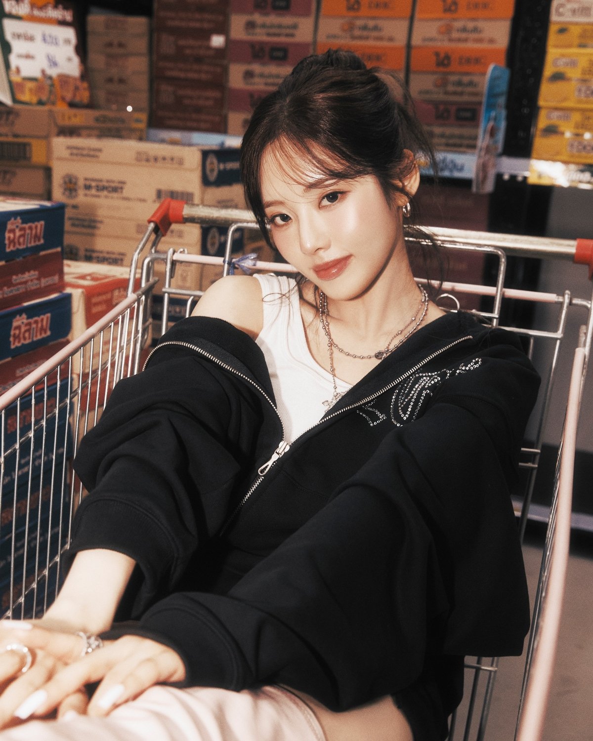 fromis_9 Park Jiwon Makes Musical Debut in Hell’s Kitchen