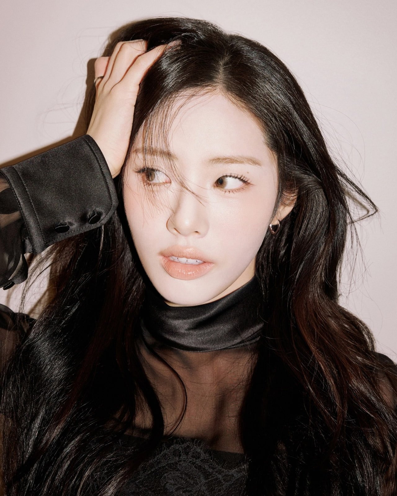 fromis_9 Park Jiwon Makes Musical Debut in Hell’s Kitchen