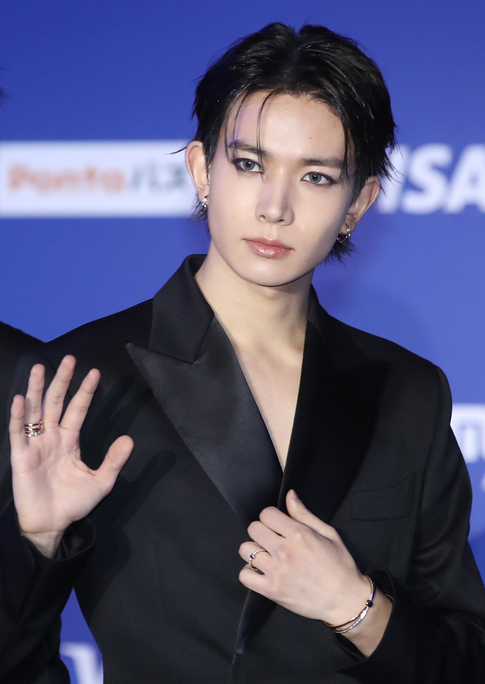 Heeseung Debuts Solo as EVAN After Leaving ENHYPEN