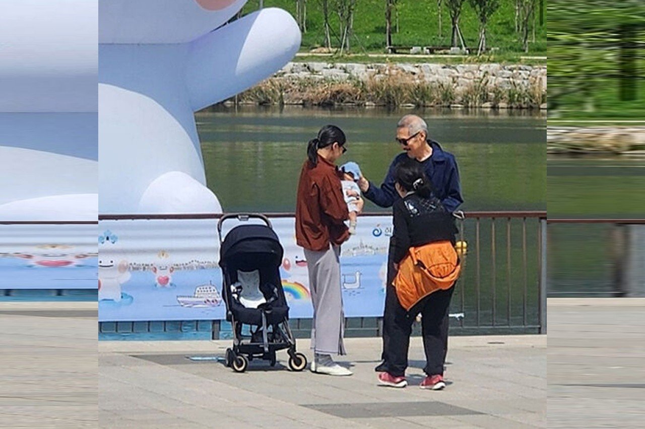Kim Min Hee & Hong Sang Soo Spotted With Stroller