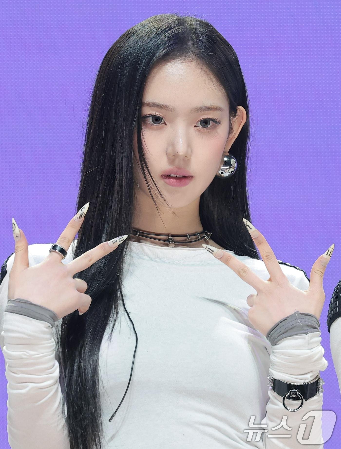 KiiiKiii’s Leesol to Host 35th Seoul Music Awards